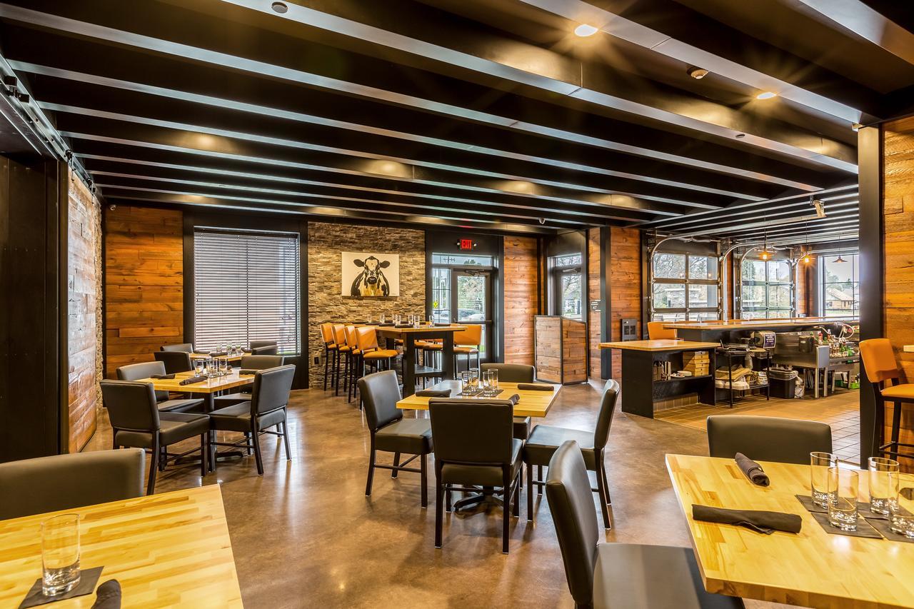 Cobblestone Hotel & Suites Hartford ภายนอก รูปภาพ