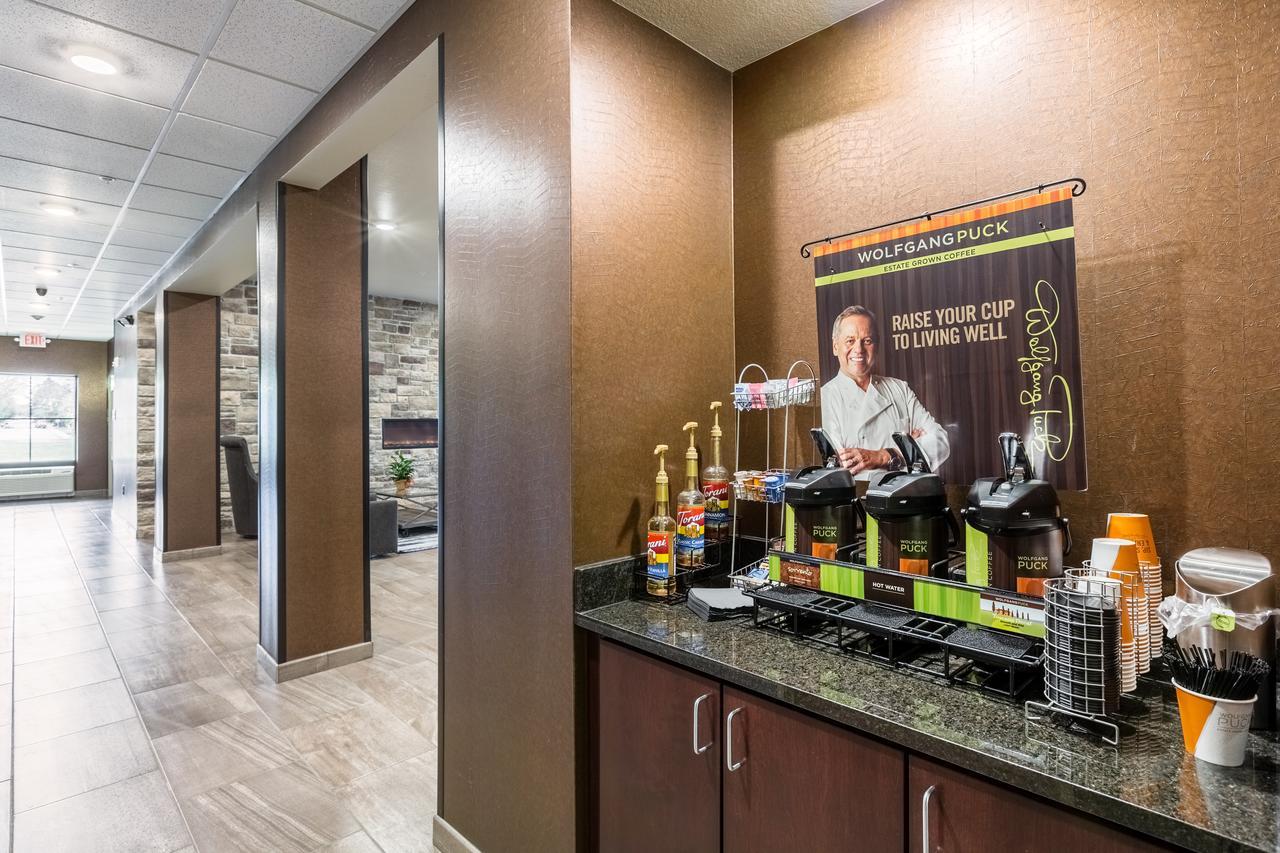 Cobblestone Hotel & Suites Hartford ภายนอก รูปภาพ