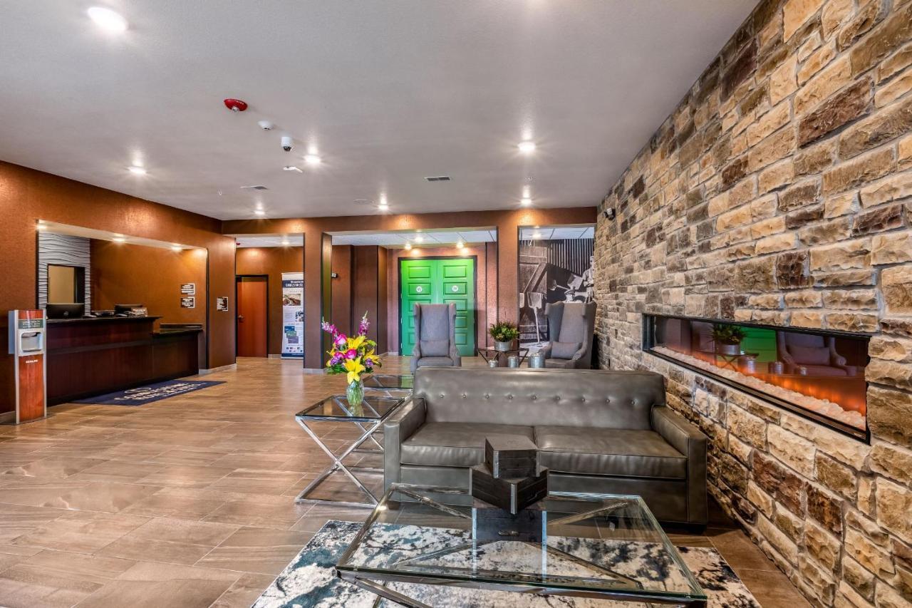 Cobblestone Hotel & Suites Hartford ภายนอก รูปภาพ