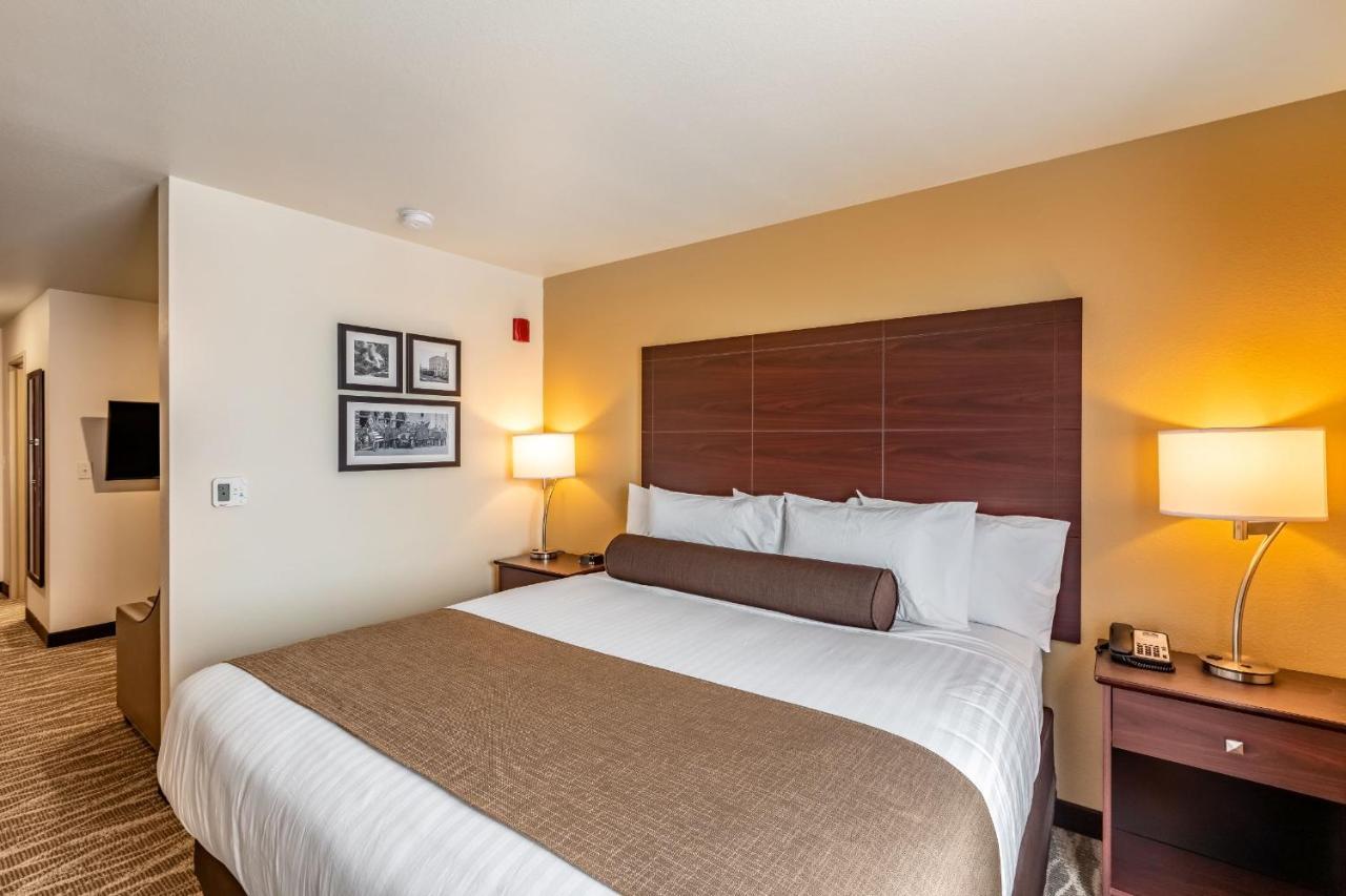 Cobblestone Hotel & Suites Hartford ภายนอก รูปภาพ