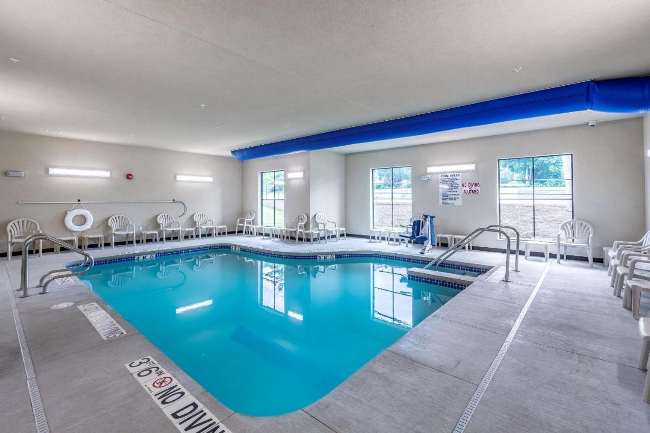 Cobblestone Hotel & Suites Hartford ภายนอก รูปภาพ