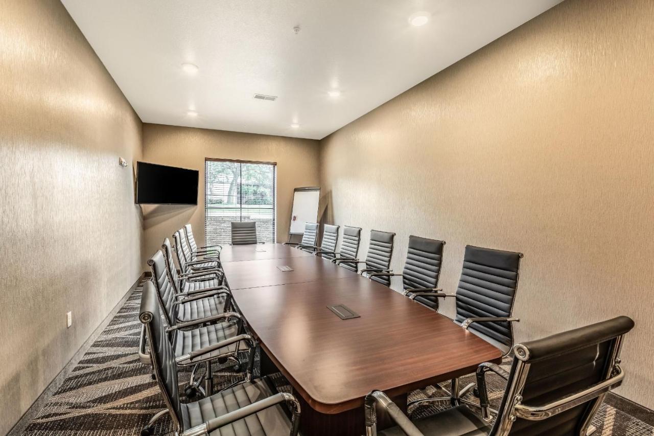 Cobblestone Hotel & Suites Hartford ภายนอก รูปภาพ