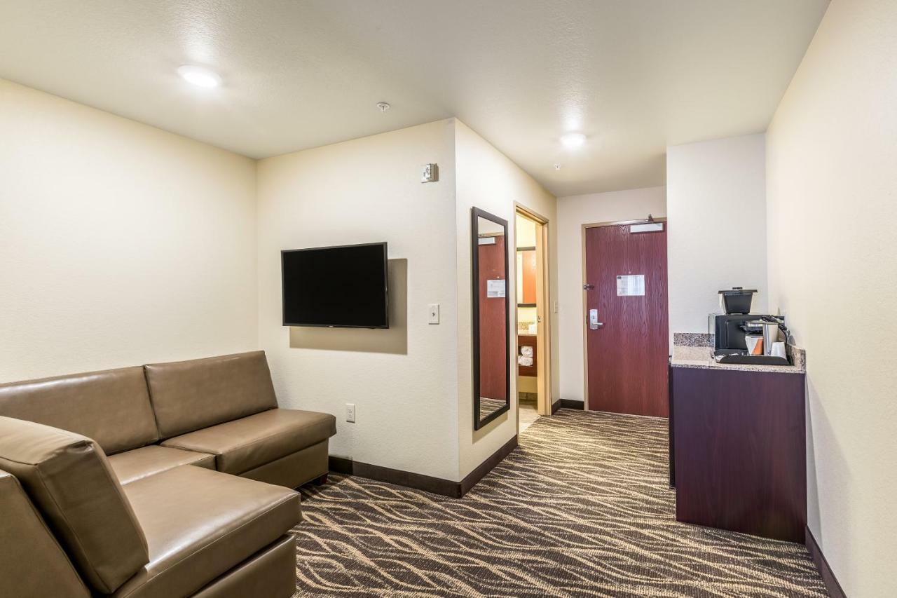 Cobblestone Hotel & Suites Hartford ภายนอก รูปภาพ
