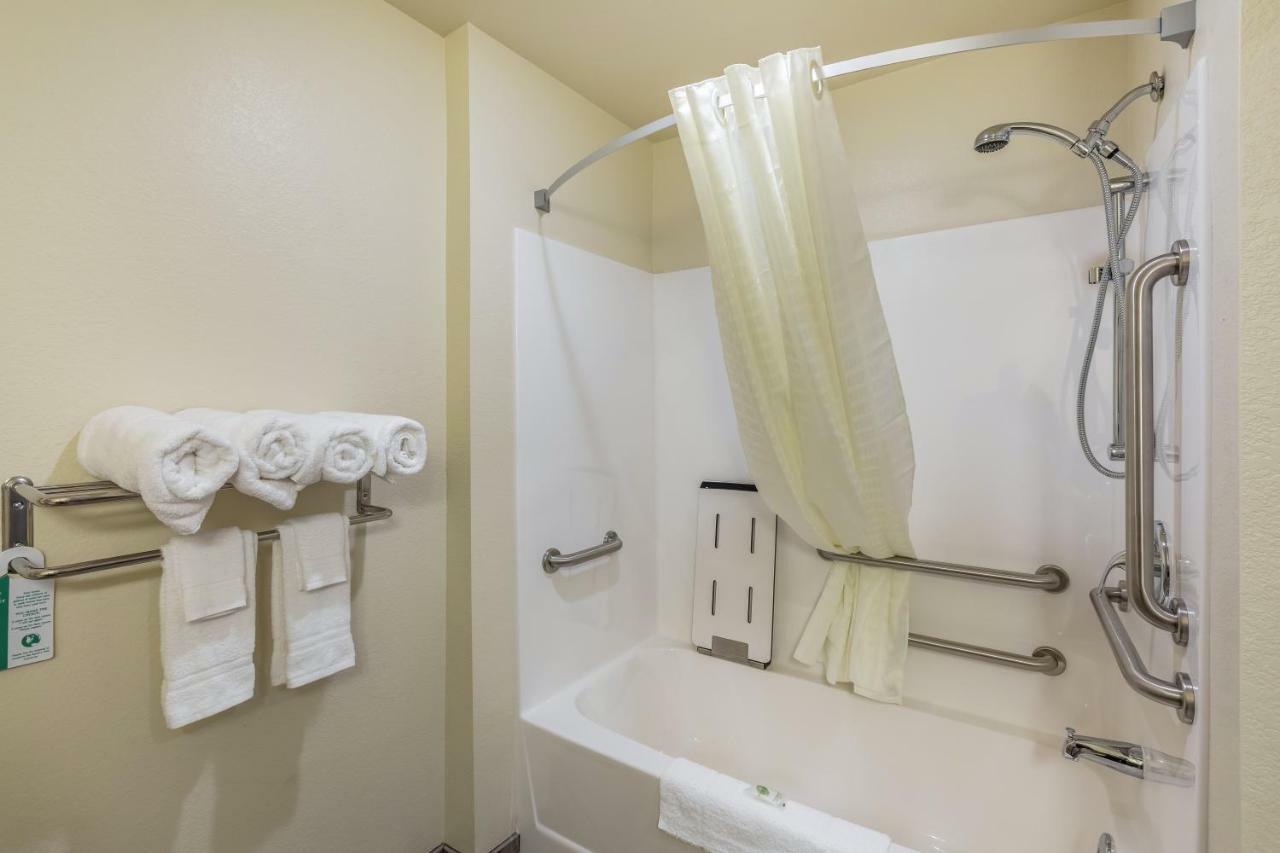 Cobblestone Hotel & Suites Hartford ภายนอก รูปภาพ